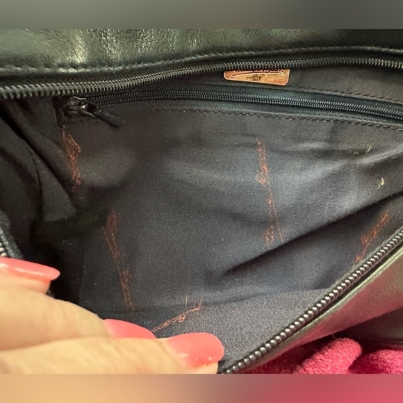 Etienne Aigner Black Leather Crossbody. - Picture 6 of 9